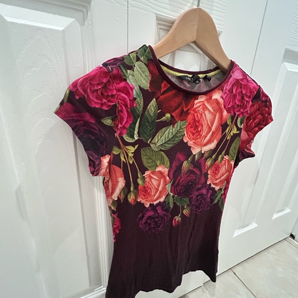 Ted Baker Tee Top size 0 bright floral print roses - Picture 3 of 3